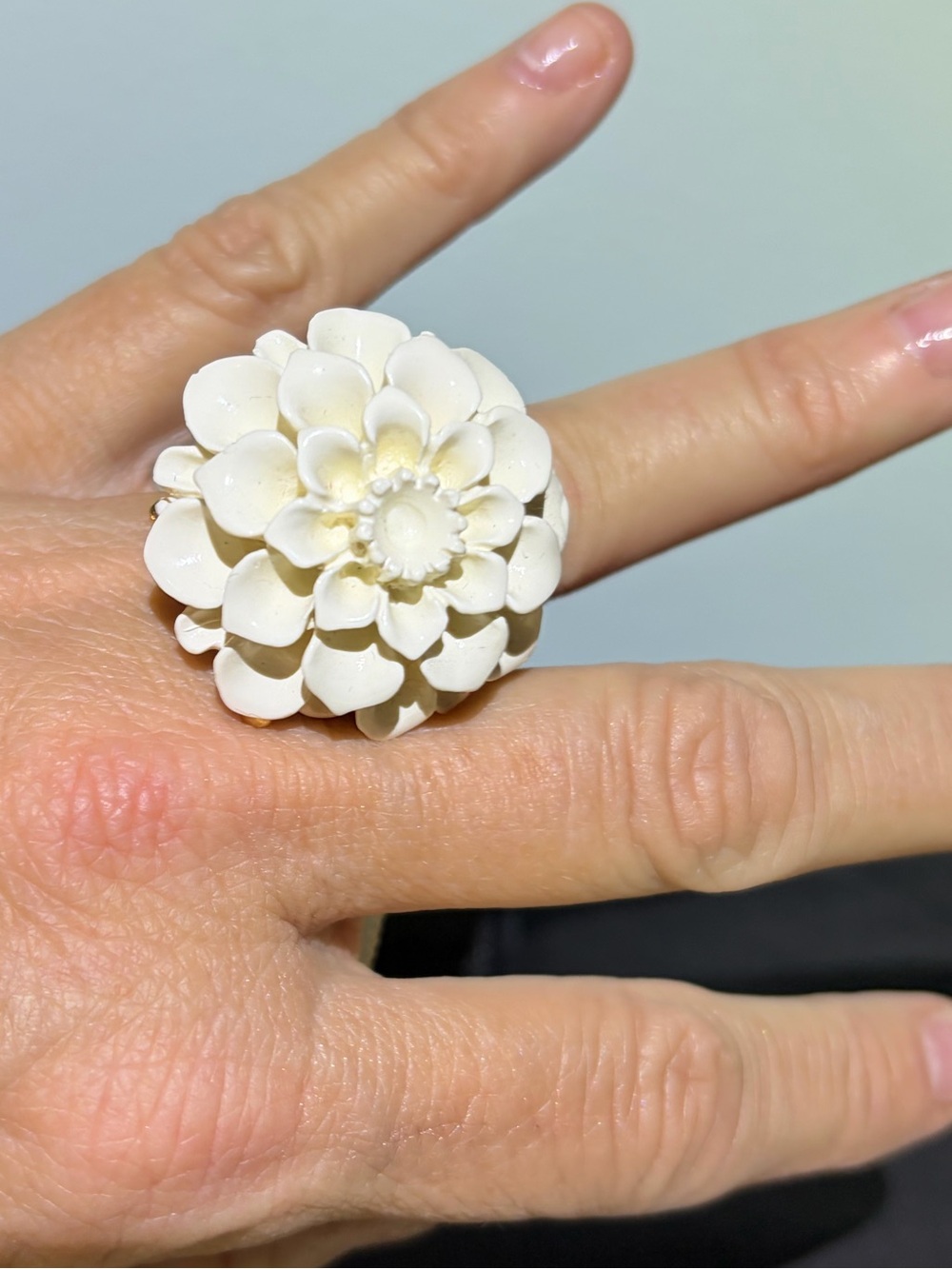 NWT KJL White Ceramic Flower Couture Collection Statement Ring. Size 6 - Picture 8 of 15